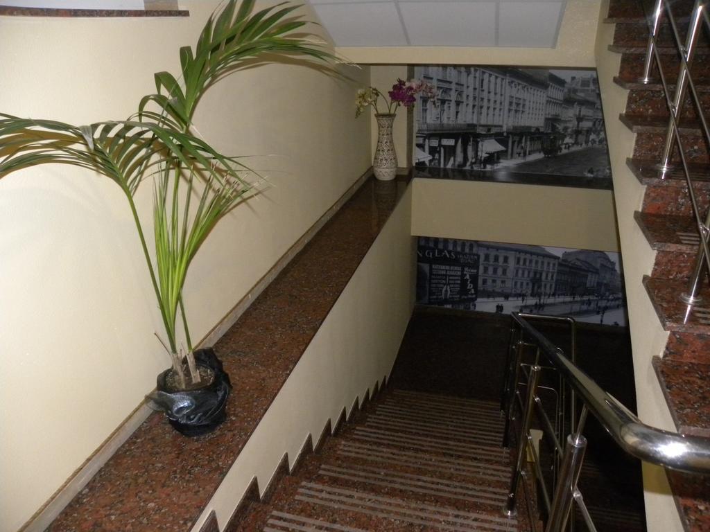 Leon Hotel Lviv Exterior foto